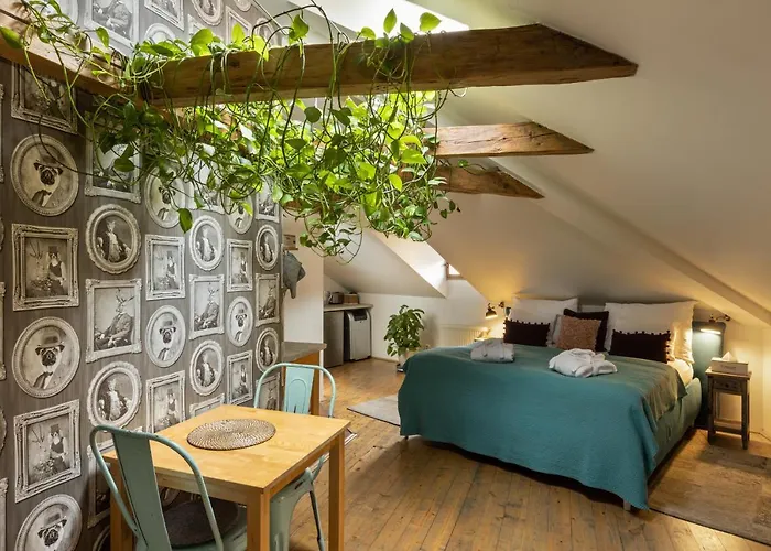 Gigantic Boho Chic 3 Bedroom 3 Bathroom Loft With Hanging Chair * Prag