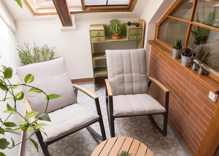 Gigantic Boho Chic 3 Bedroom 3 Bathroom Loft With Hanging Chair * Prag