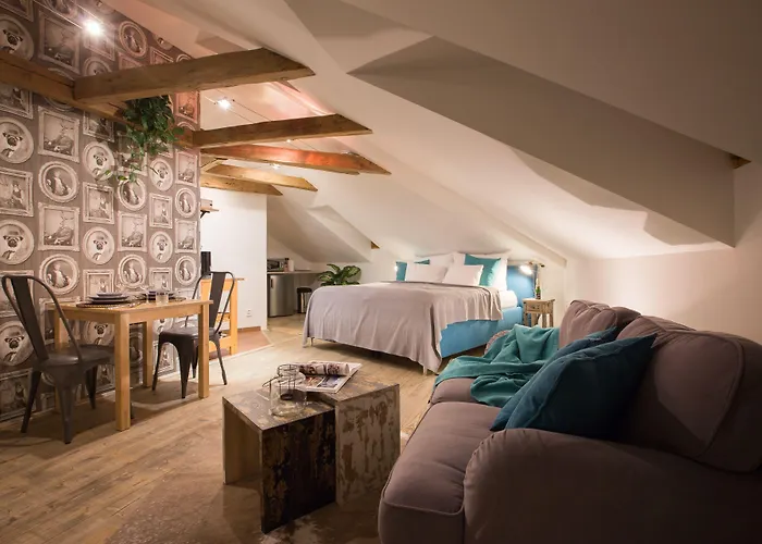 Gigantic Boho Chic 3 Bedroom 3 Bathroom Loft With Hanging Chair Lejlighed