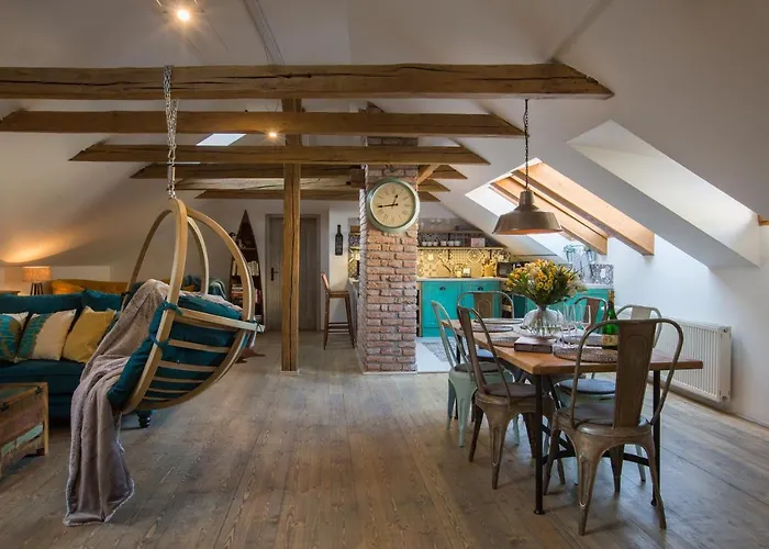 Gigantic Boho Chic 3 Bedroom 3 Bathroom Loft With Hanging Chair Lejlighed
