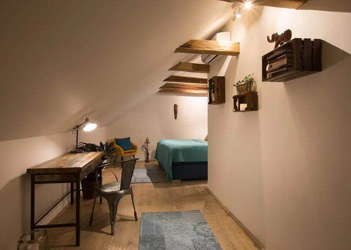 Gigantic Boho Chic 3 Bedroom 3 Bathroom Loft With Hanging Chair Lejlighed