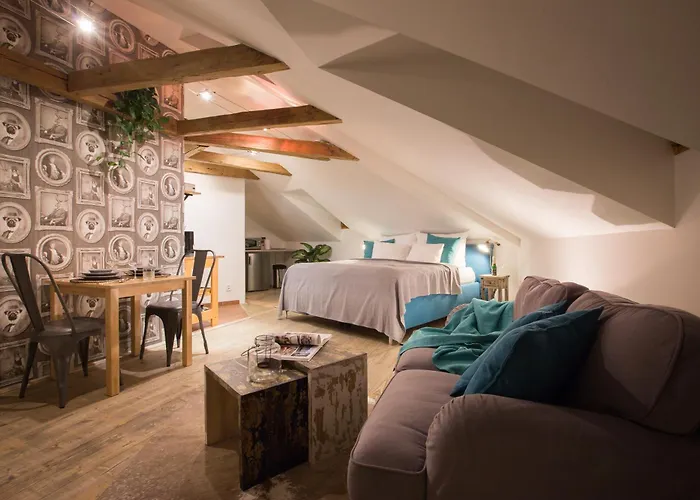 Gigantic Boho Chic 3 Bedroom 3 Bathroom Loft With Hanging Chair Lejlighed