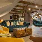 Gigantic Boho Chic 3 Bedroom 3 Bathroom Loft With Hanging Chair شقة *