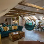 Gigantic Boho Chic 3 Bedroom 3 Bathroom Loft With Hanging Chair 아파트 *