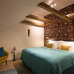 Gigantic Boho Chic 3 Bedroom 3 Bathroom Loft With Hanging Chair * Πράγα