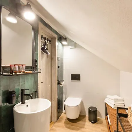 Апартаменты Gigantic Boho Chic 3 Bedroom 3 Bathroom Loft With Hanging Chair Прага