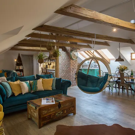 Апартаменты Gigantic Boho Chic 3 Bedroom 3 Bathroom Loft With Hanging Chair Прага