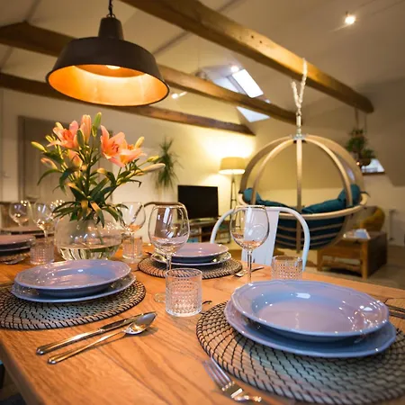 Апартаменты Gigantic Boho Chic 3 Bedroom 3 Bathroom Loft With Hanging Chair