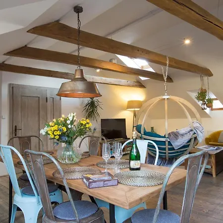 דירה Gigantic Boho Chic 3 Bedroom 3 Bathroom Loft With Hanging Chair