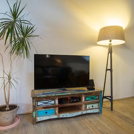 Gigantic Boho Chic 3 Bedroom 3 Bathroom Loft With Hanging Chair דירה *